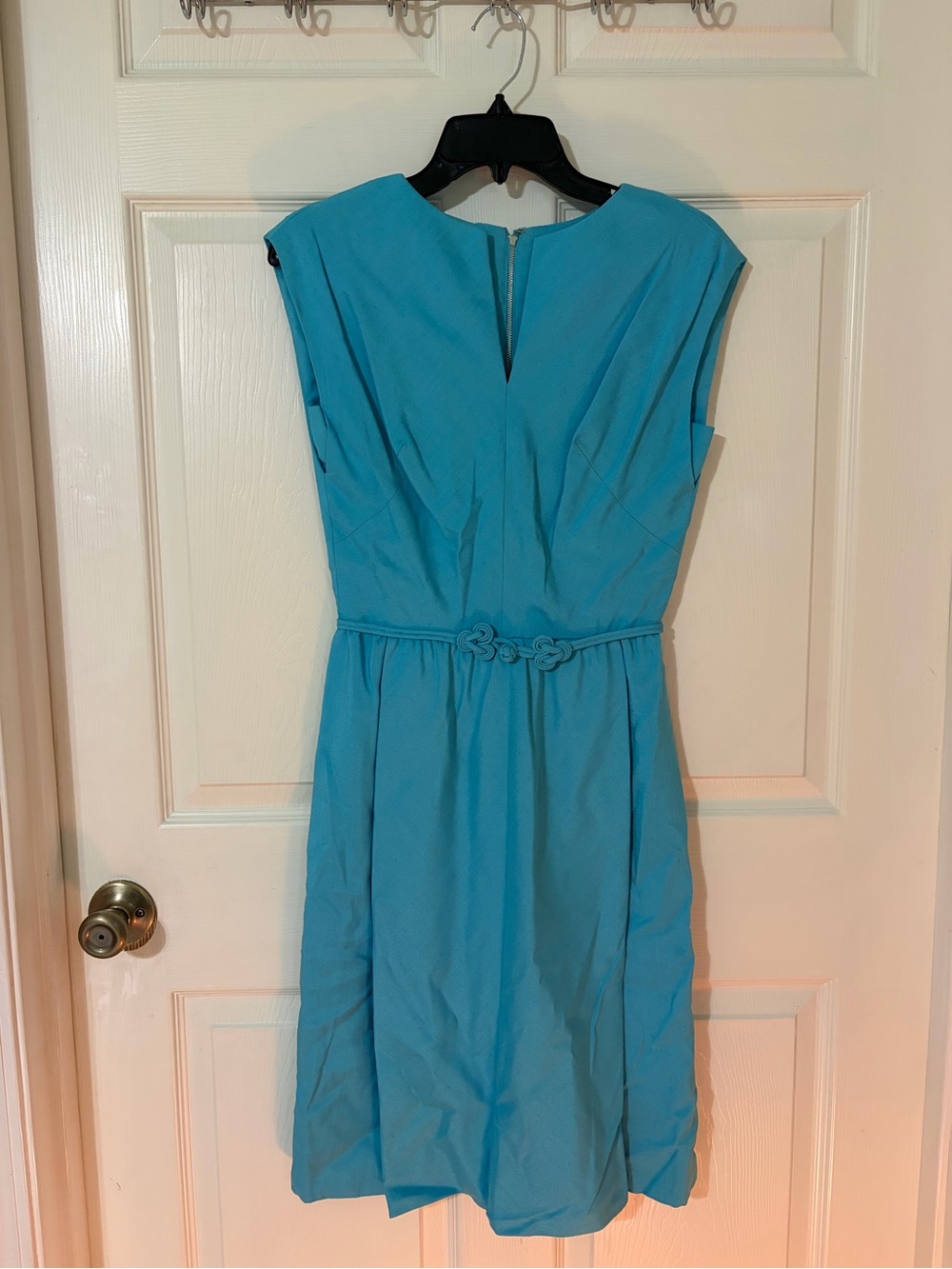 Sleek Turquoise Cap-Sleeve Dress with Waist Detail